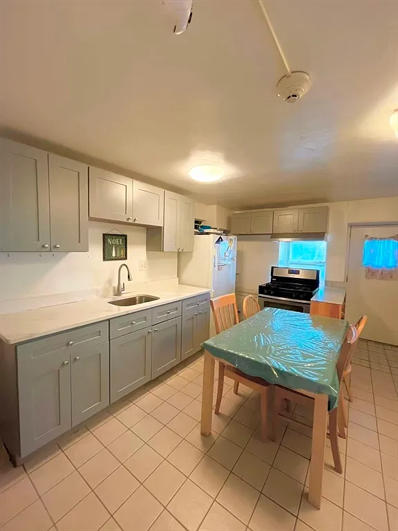 2 bed, 1.0 bath, 755 sqft, $2,150 — Photo 3