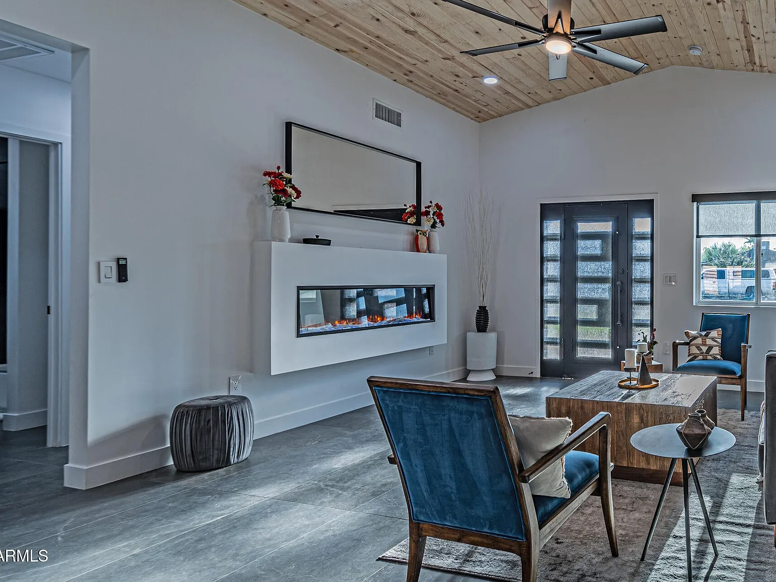 4 bed, 2.5 bath, 1924 sqft, $3,975 — Photo 3