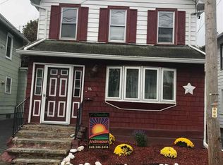 96 Livingston St, Saugerties, NY 12477