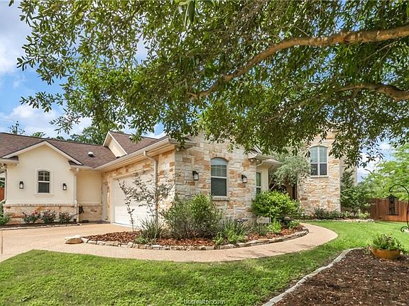 3rd image of 2402 Crown Ct