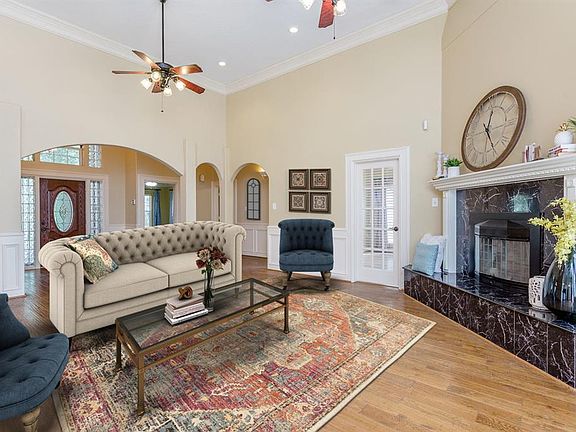 4th image of 15701 Oleta Ln