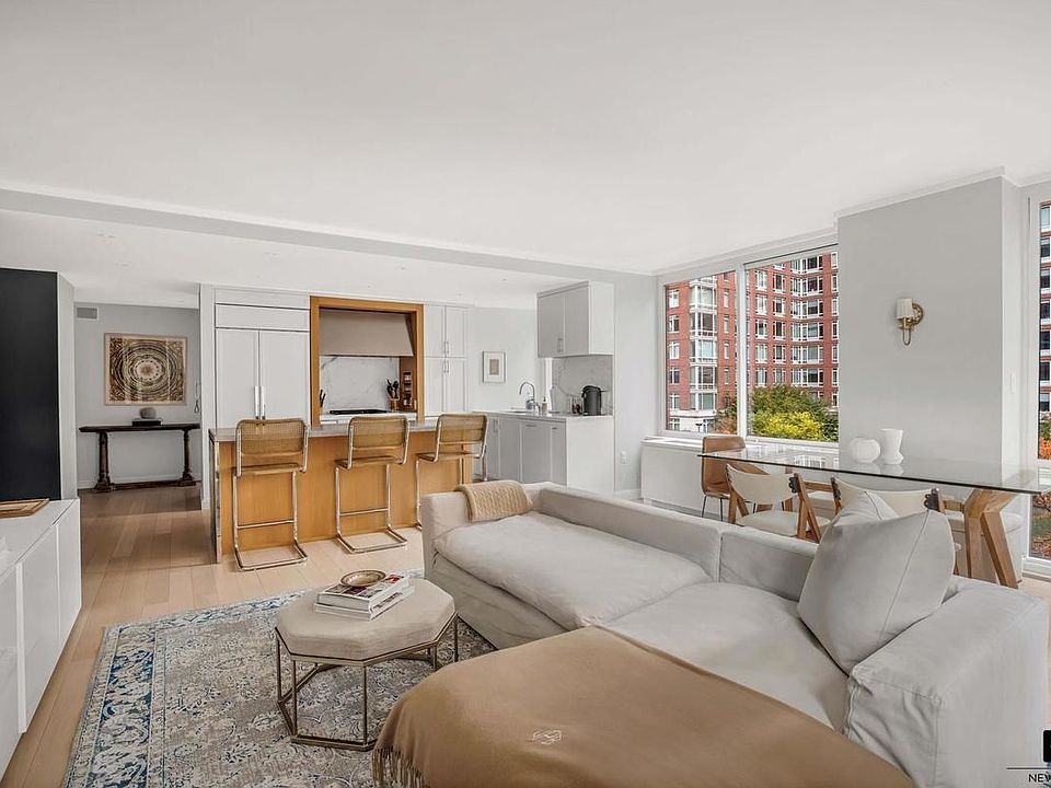 1st image of 212 Warren St #4B1