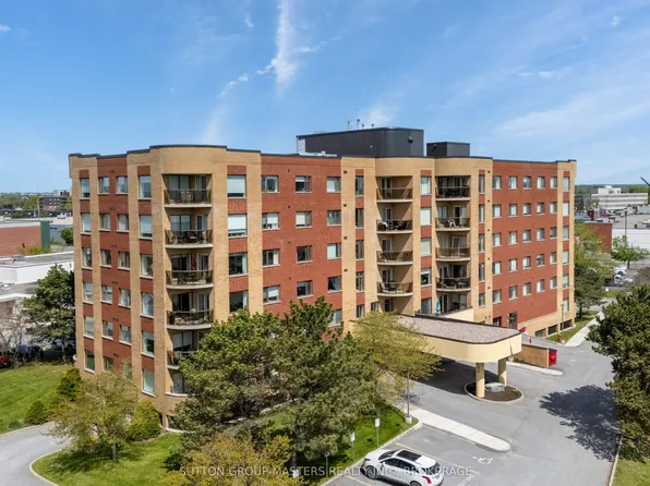 130 Wright Cres #204, Kingston, ON K7L 5R1