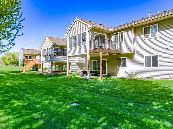 3rd image of 1020 Primrose Ln
