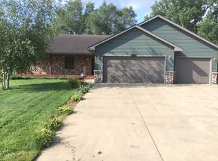 708 Lynn Cir N, Hudson, WI 54016