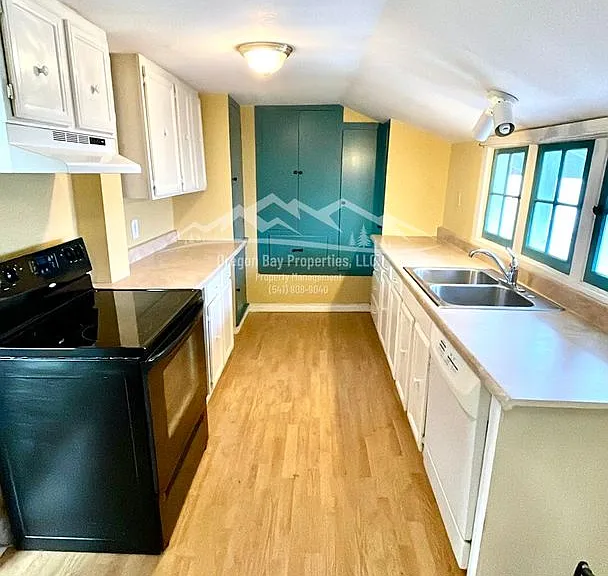 310 N Dean St — Photo 6