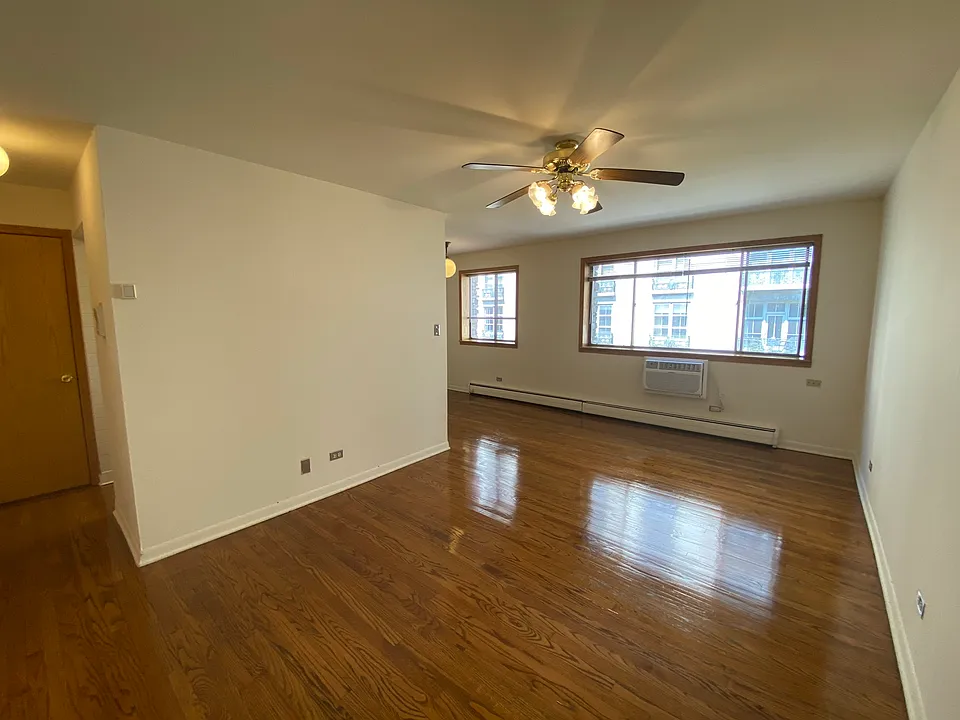 417 W Roscoe St