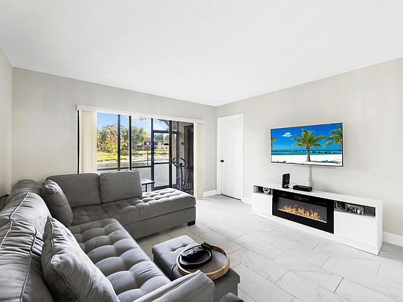 4th image of 3039 Carambola Cir Circle #3039