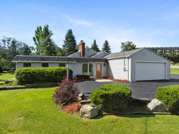 1414 Kilborn Dr, Petoskey, MI 49770