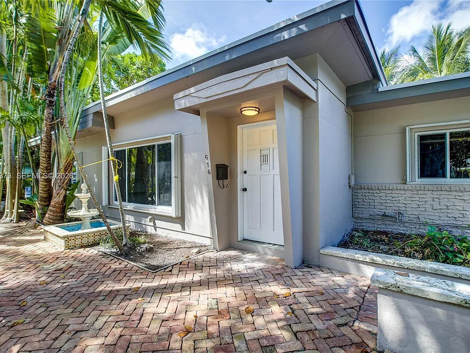 616 SW 11th Ct