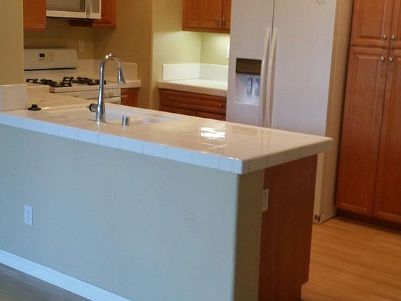 Kitchen - all appliances less than 2 years old. New stove in