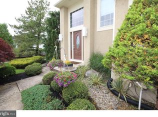 27 Sandstone Dr, Sicklerville, NJ 08081