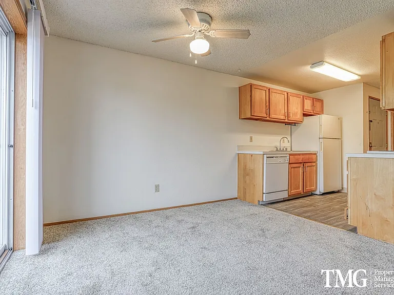Royal Green Apartments — Photo 18