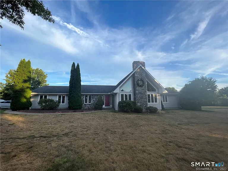 6 Kingsley Dr — Photo 1
