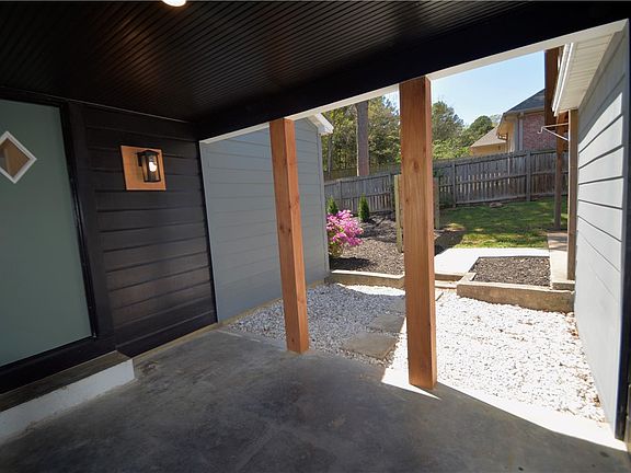 5th image of 819 E Birwin St