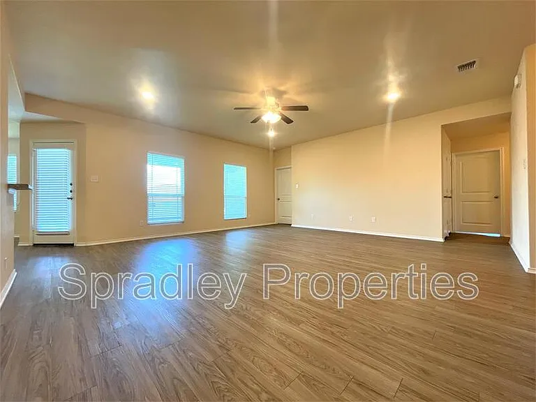 2214 Justice Dr — Photo 2