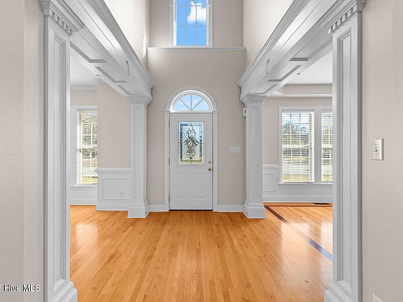 5th image of 300 Drayton Hall