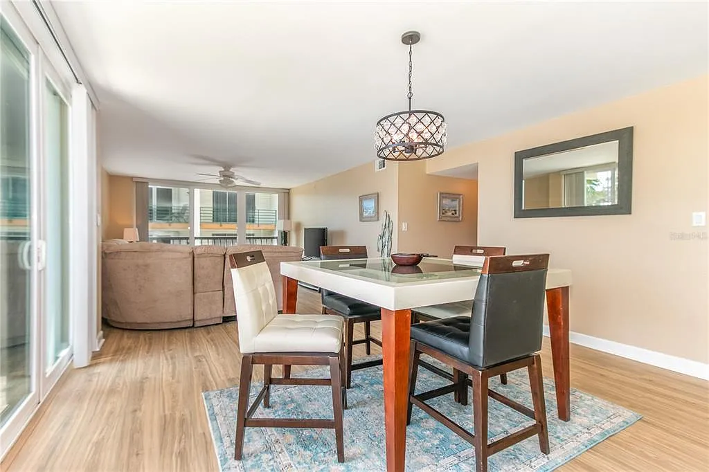 2 bed, 2.0 bath, 1390 sqft, $2,300 — Photo 3
