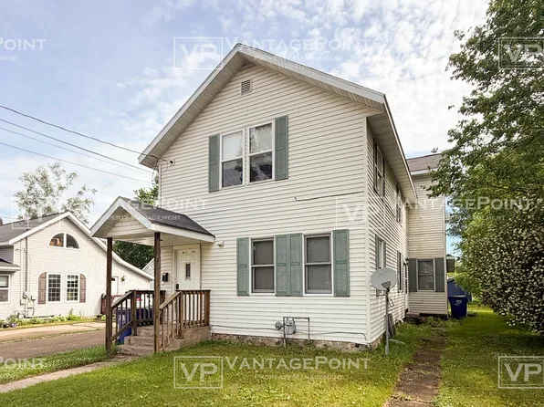 94 10th St, Clintonville, WI 54929