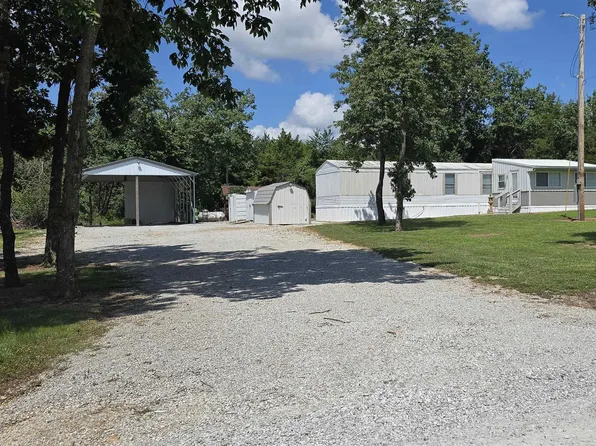 27021 Sunset Dr, Clinton, MO 64735