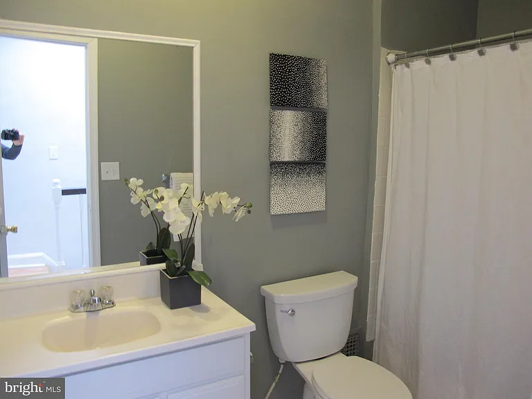 136 N Curley St — Photo 14