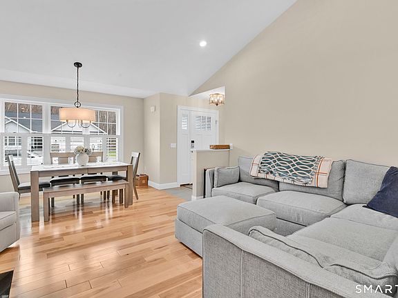 5th image of 31 Eleanor Road #31