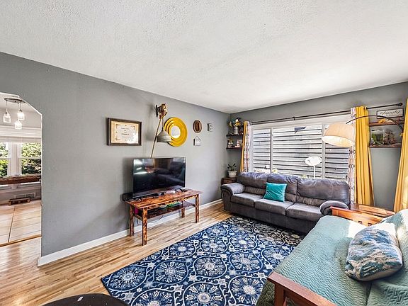 3rd image of 3826 52nd St
