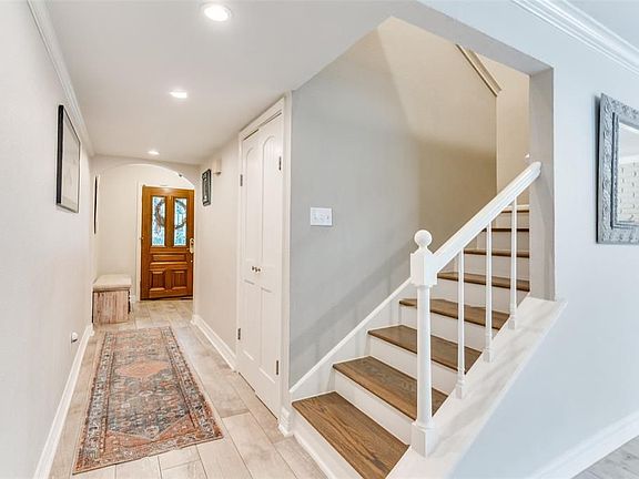 5th image of 12989 Trail Hollow Dr