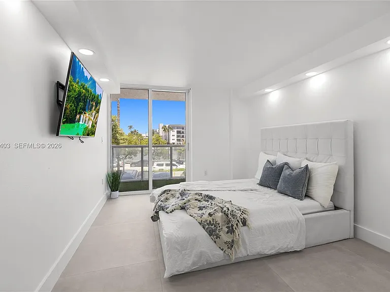 2457 Collins Ave #201 — Photo 6