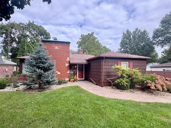 1749 N Academy St, Galesburg, IL 61401