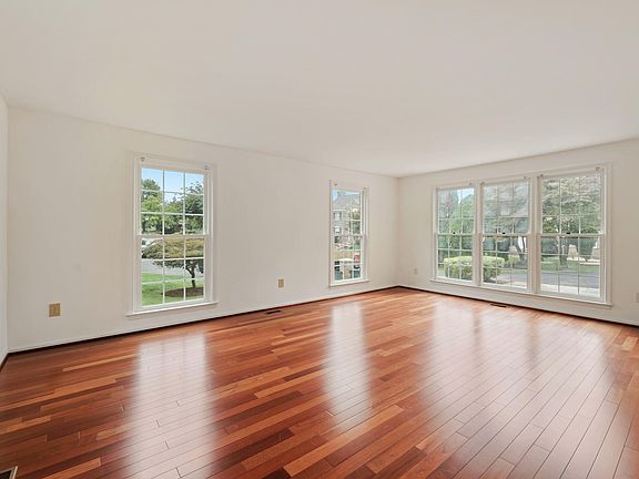 4th image of 9451 Sunnyfield Ct