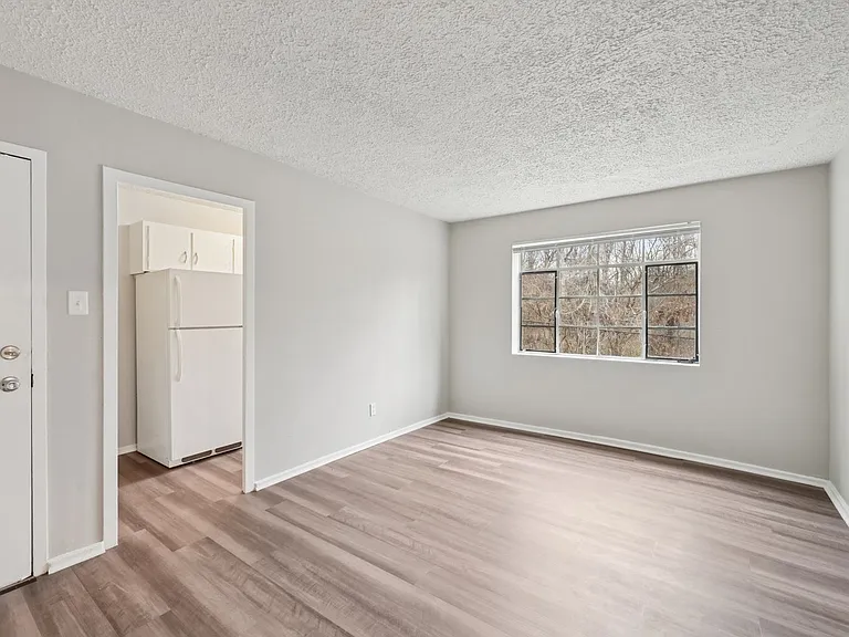 Clifton Woods Apartments — Photo 60