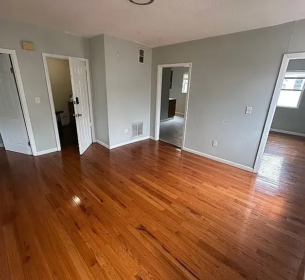 842 Congress Ave #3 — Photo 2