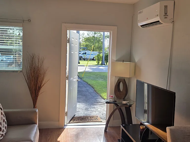 4530 NE 18th Ave — Photo 10
