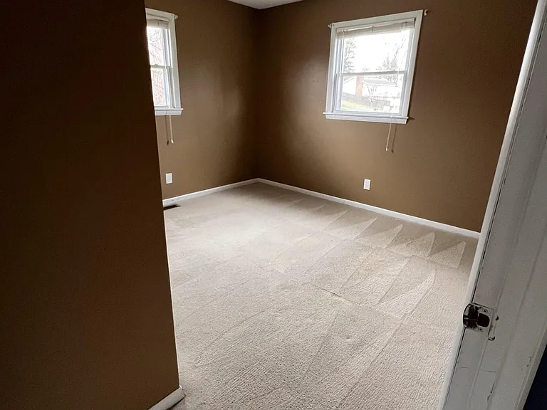 198 Milburn Dr — Photo 3
