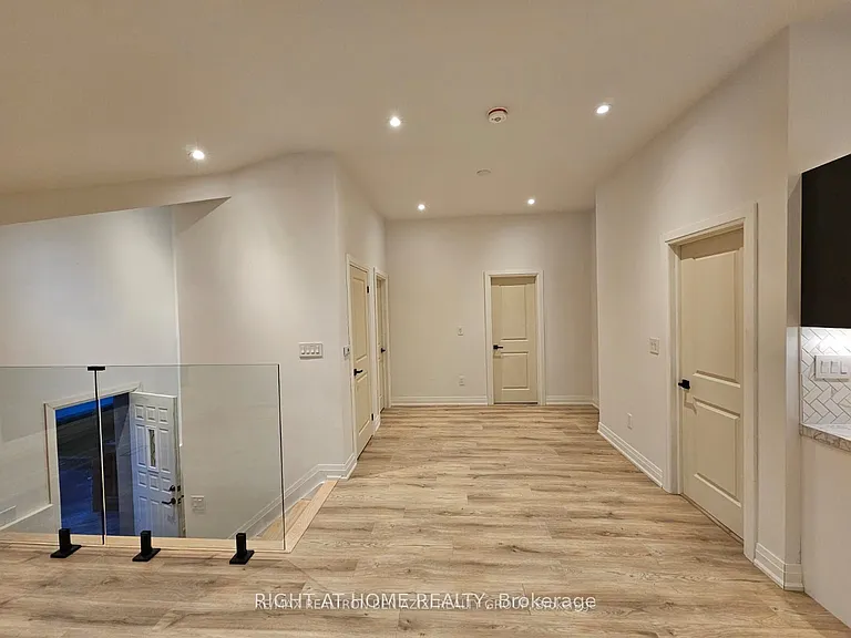 271 Parkwood Ave — Photo 11