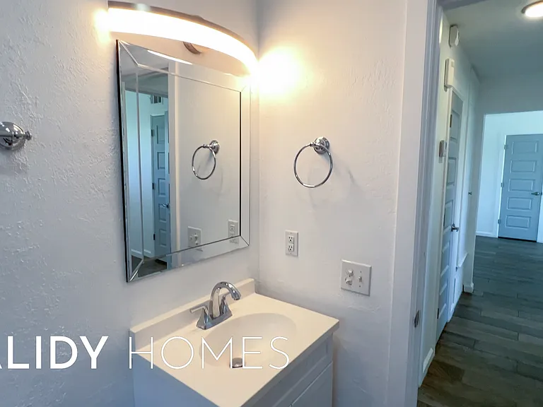 1433 SW 60th St — Photo 7