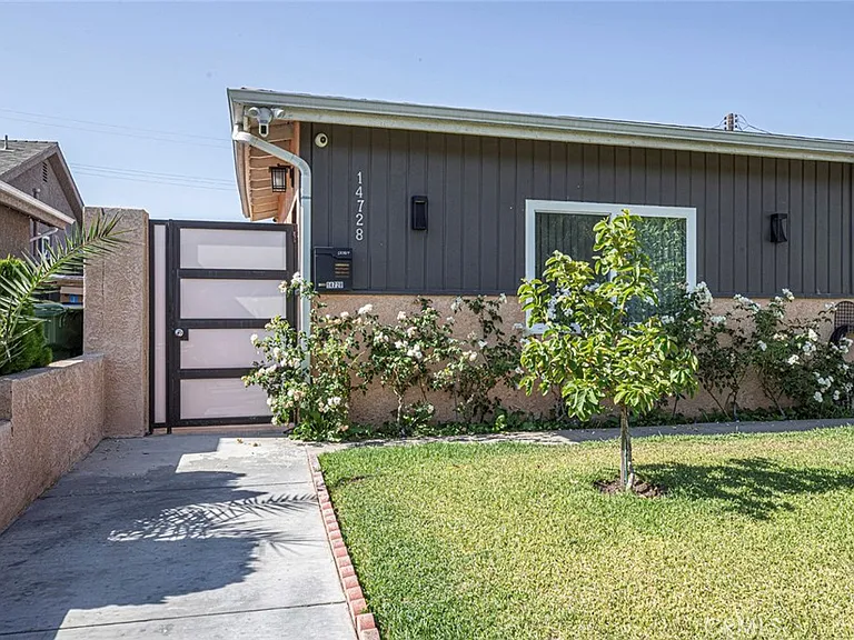 14728 Kingsbury St — Photo 1