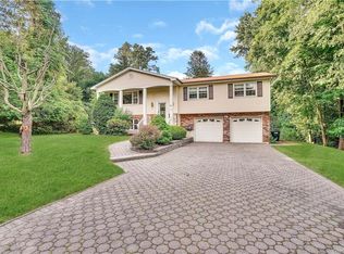 4 Lance Ct, Spring Valley, NY 10977