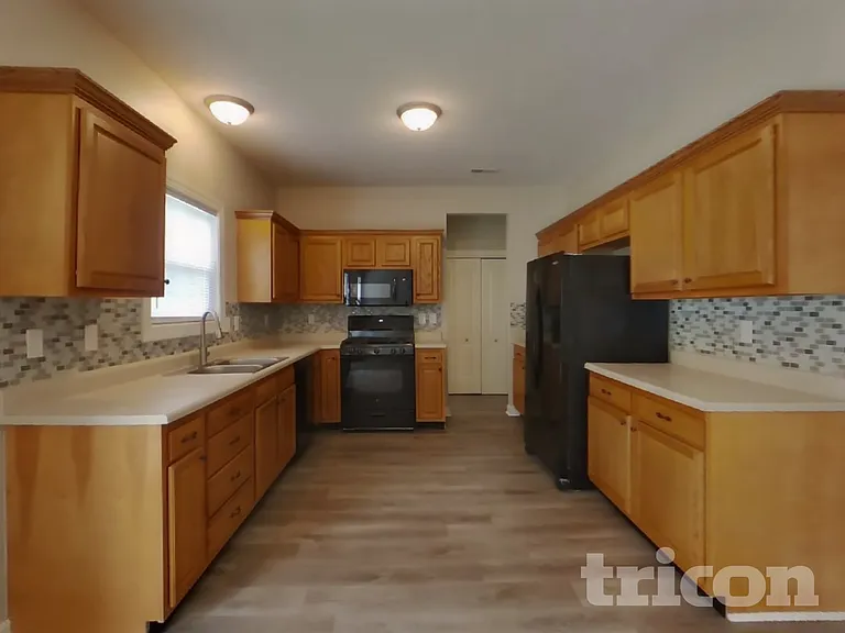 2990 Parkview Dr — Photo 5