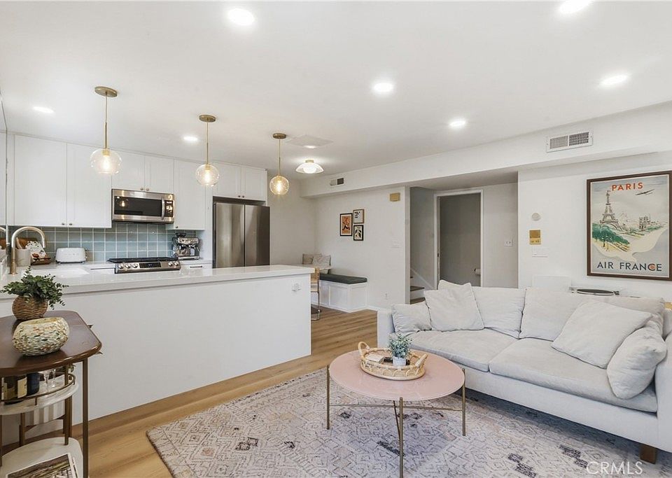 1st image of 2147 N Beachwood Dr APT 4