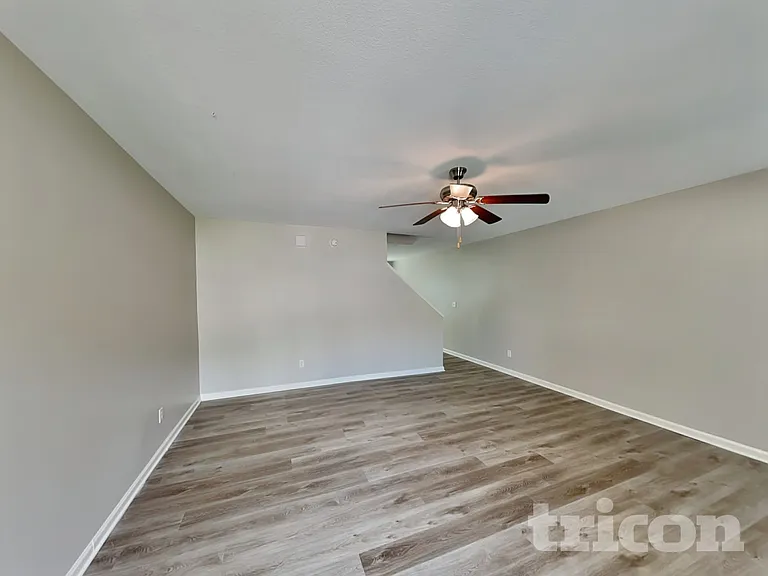 241 Saskatoon Dr — Photo 4