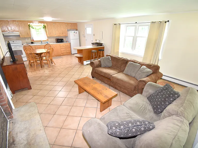 64 Hemlock Ave — Photo 7