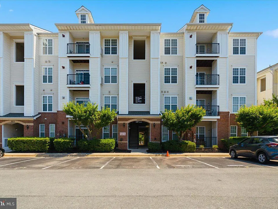 21228 McFadden Sq #314