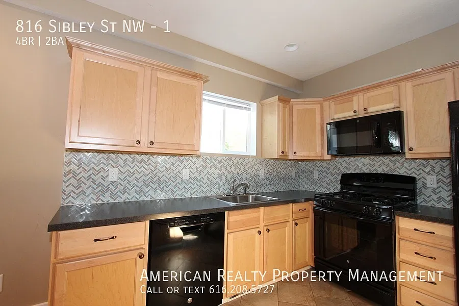 816 Sibley St NW — Photo 3