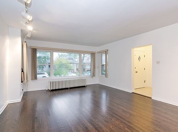3rd image of 6621 N Rockwell St