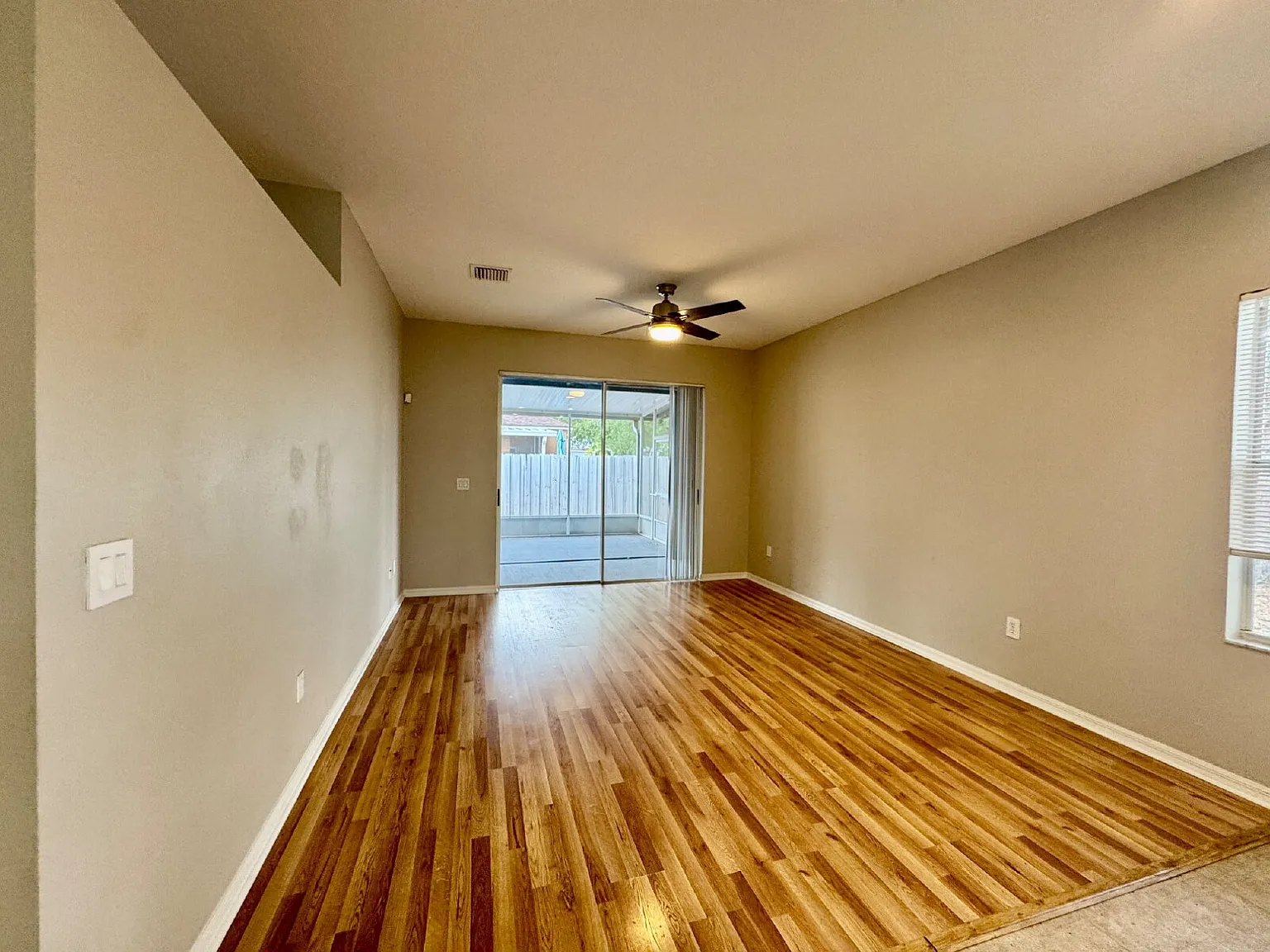 4 bed, 2.5 bath, 1989 sqft, $2,300 — Photo 4