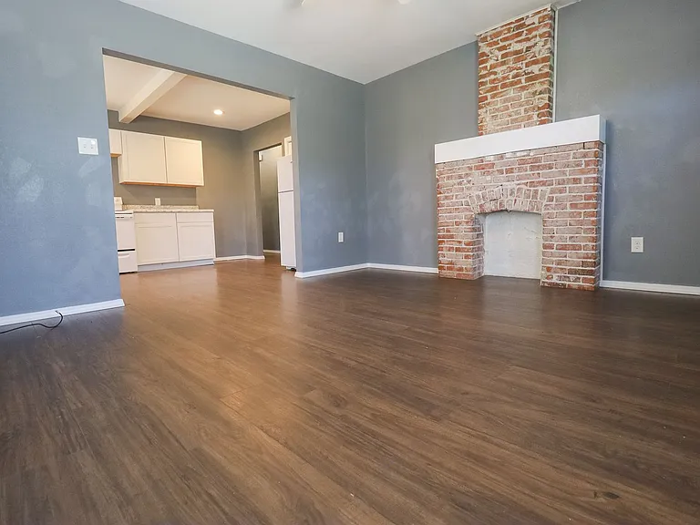353 S Zunis Ave Duplex — Photo 6
