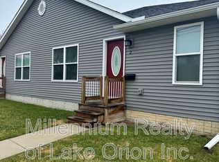 2 Pleasant St, Oxford, MI 48371