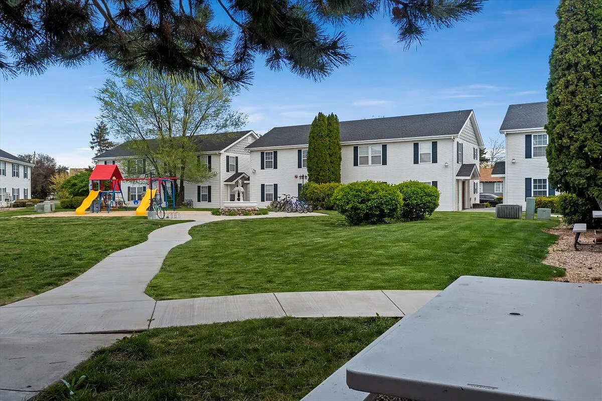 2 bed, 1.0 bath, 1000 sqft, $1,375 — Photo 3